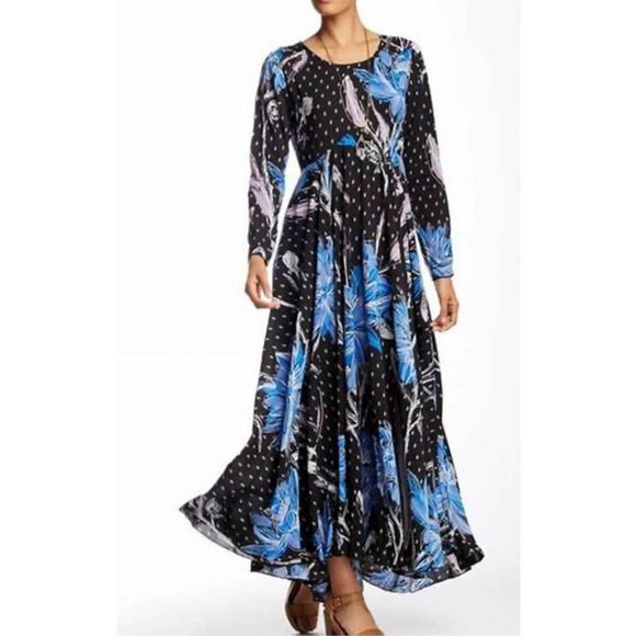 Free People Dresses & Skirts - FREE PEOPLE First Kiss Floral Maxi Dress in Botanical Night - size Small
